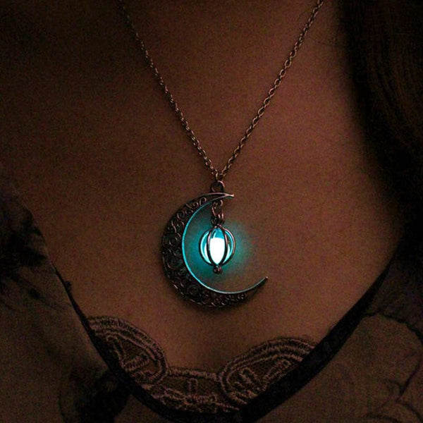Aayat Mart Beauty Green Moon Heart-shaped Luminous Glowing Stone Necklace